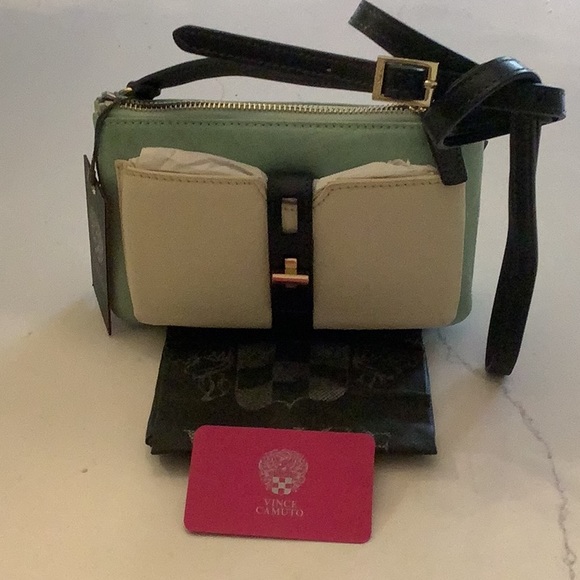 Vince Camuto Handbags - NWT Vince Camuto adorable leather crossbody.